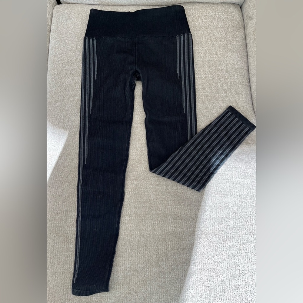 Fabletics NWT Black Seamless High-Waisted Leggings Size Medium NEW